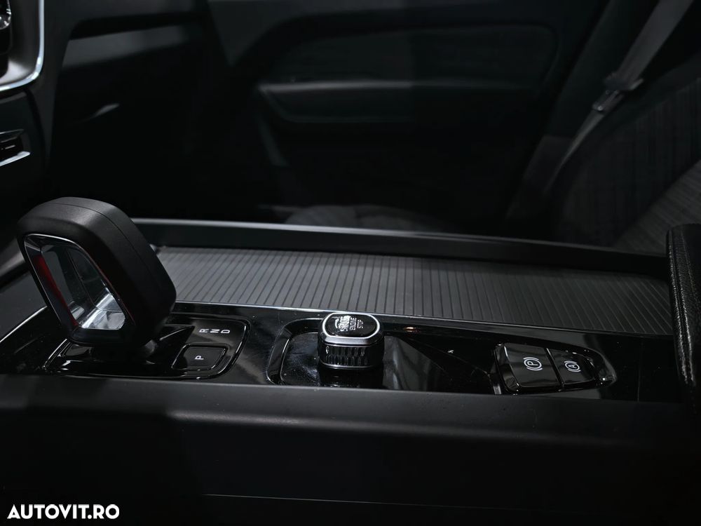 Volvo XC 60 B4 D AWD Core - 24