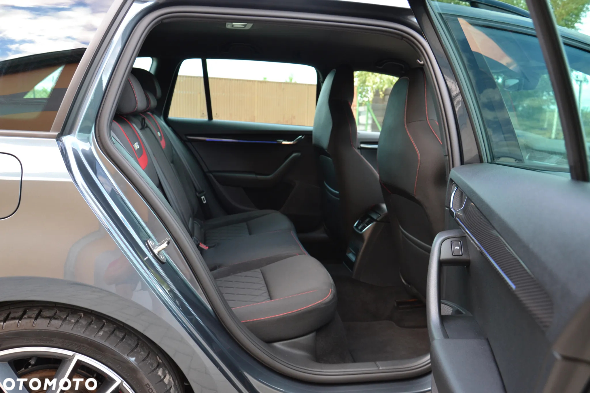 Skoda Octavia Combi 2.0 TSI DSG RS - 38