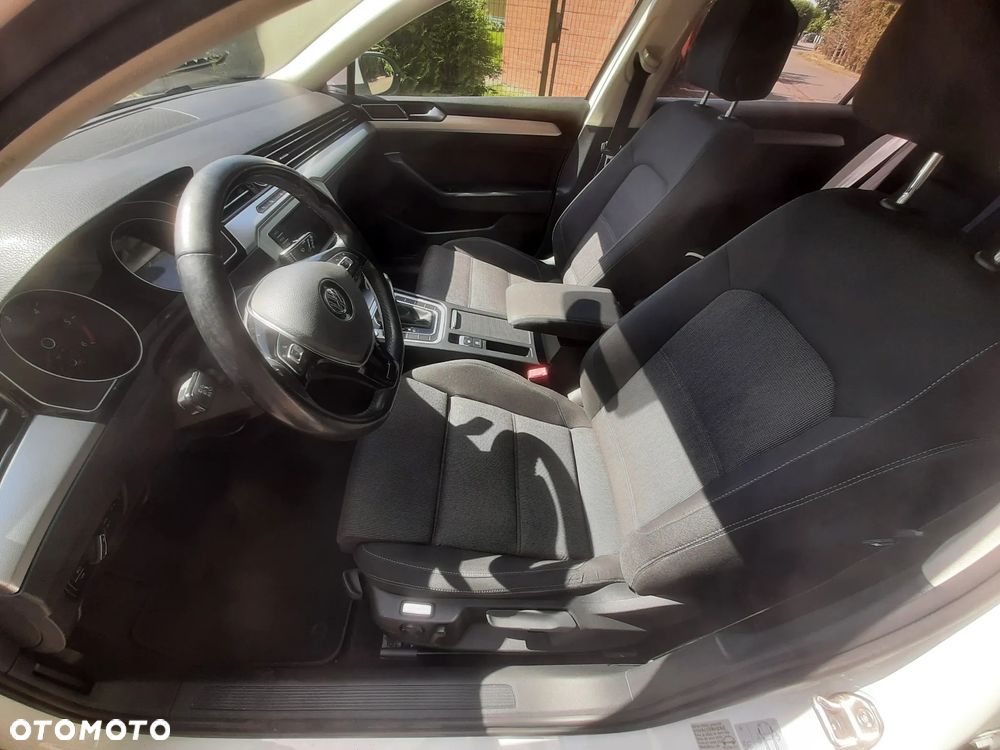 Volkswagen Passat - 10