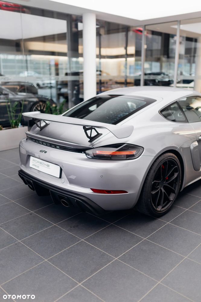 Porsche 718 Cayman - 27