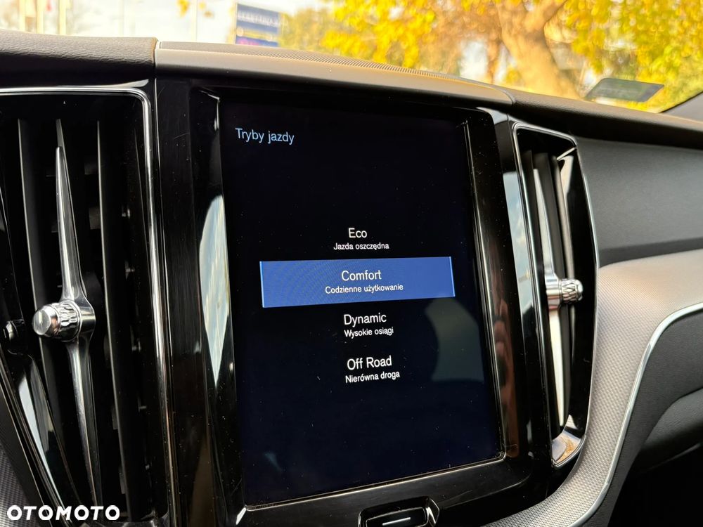 Volvo XC 60 D4 SCR AWD R-Design - 22