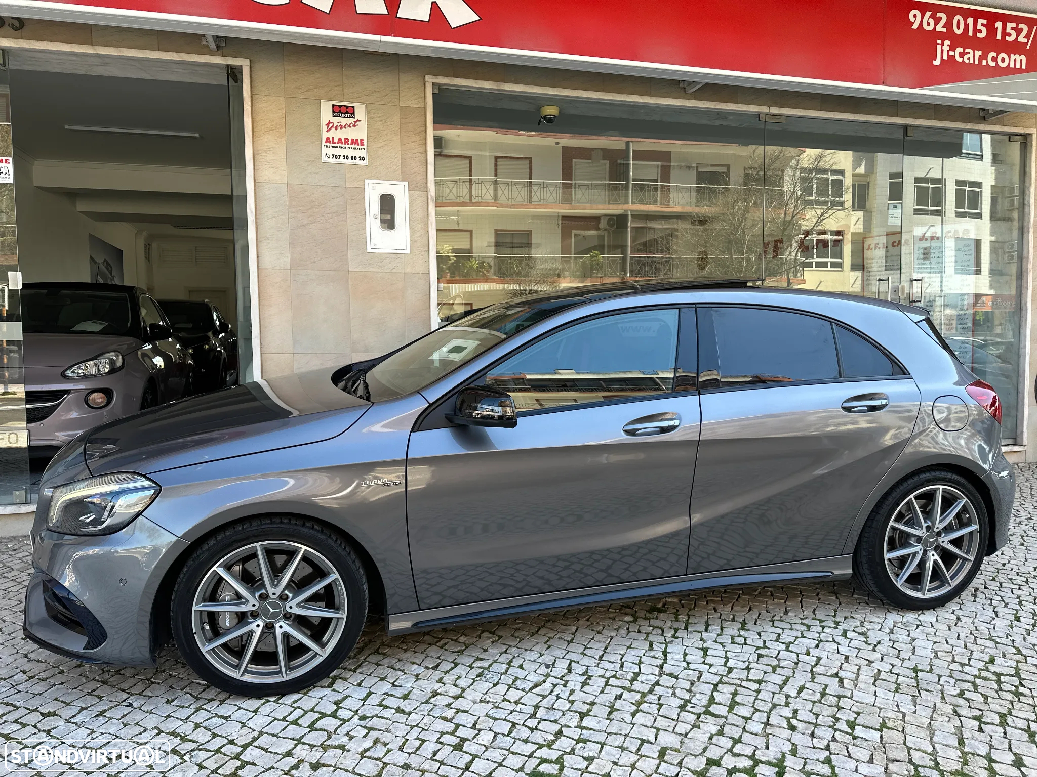 Mercedes-Benz A 45 AMG 4Matic Speedshift 7G-DCT - 17