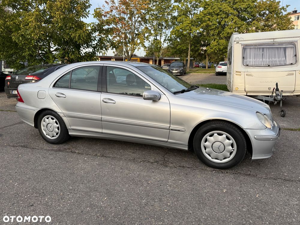 Mercedes-Benz Klasa C 180 Elegance - 13