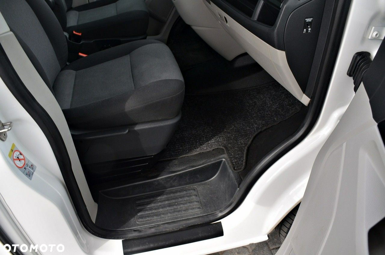 Volkswagen Transporter - 24