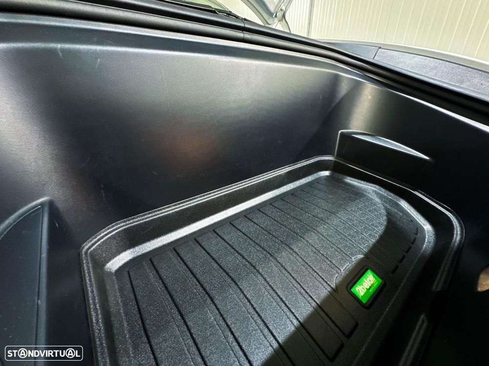 Tesla Model Y Long Range Dual Motor AWD - 61