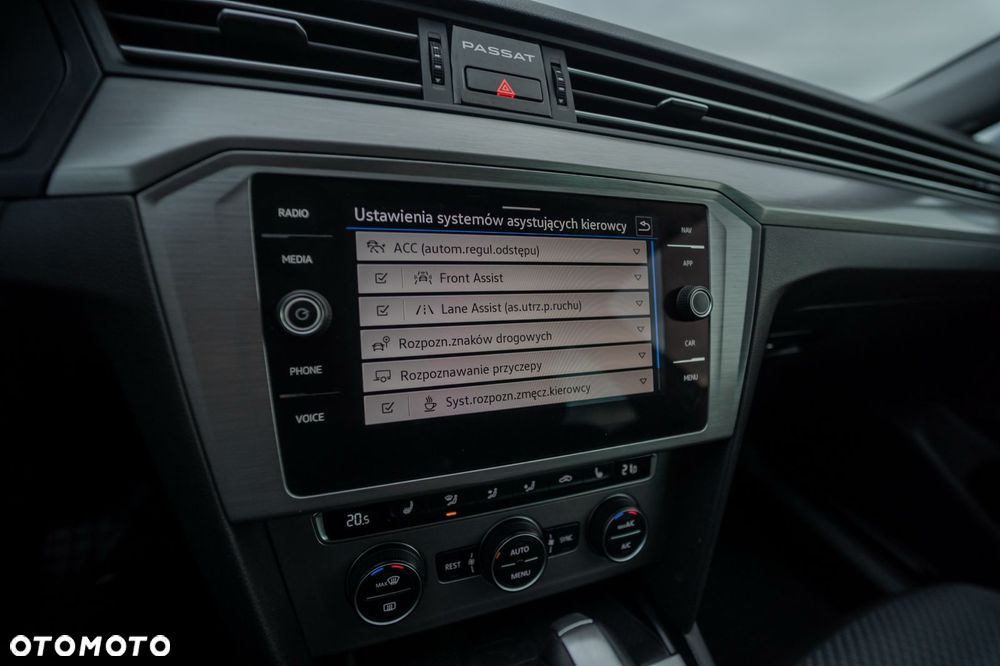Volkswagen Passat 2.0 TDI SCR DSG Comfortline - 29
