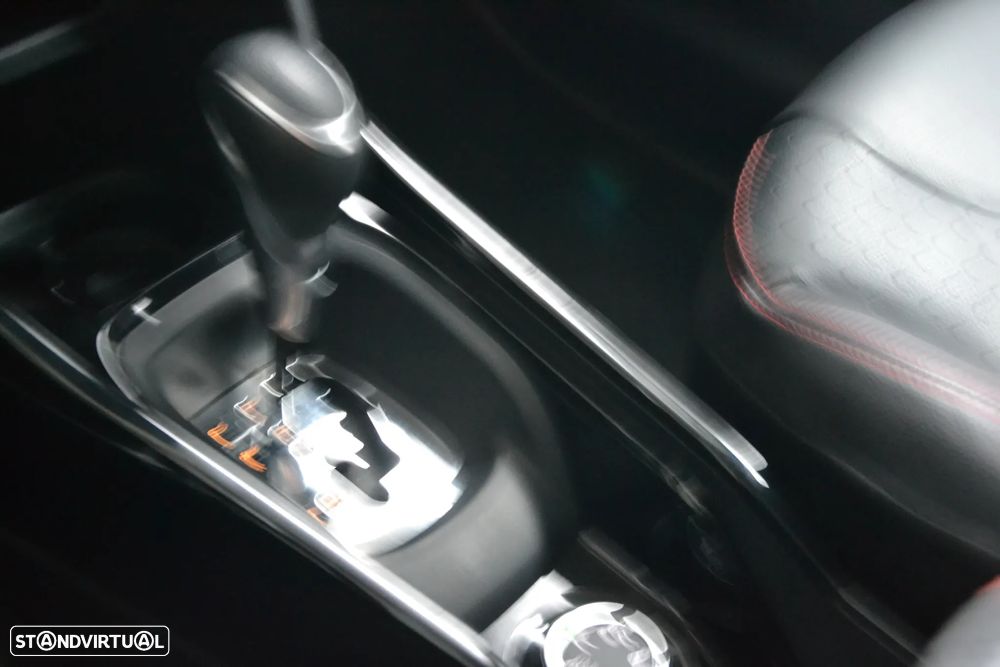 Peugeot 2008 1.2 PureTech GT Line EAT6 - 10