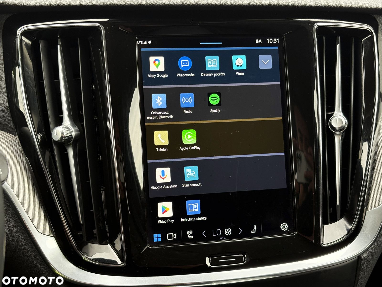 Volvo V60 Cross Country - 13