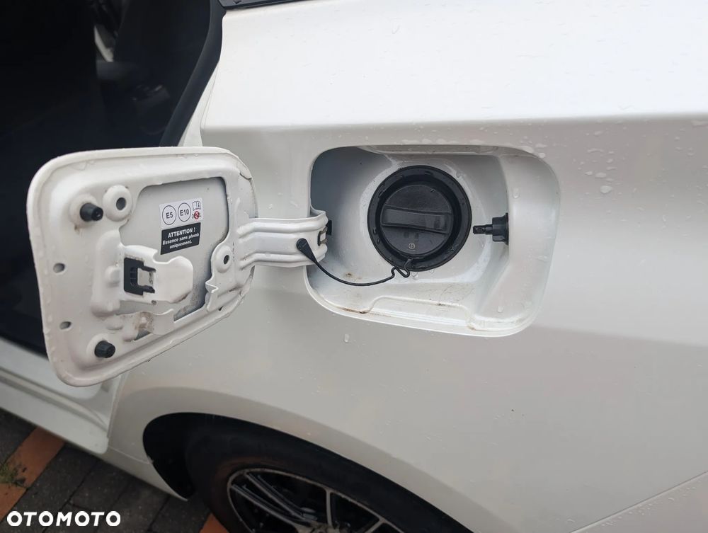 Toyota Prius Hybrid Solar - 17