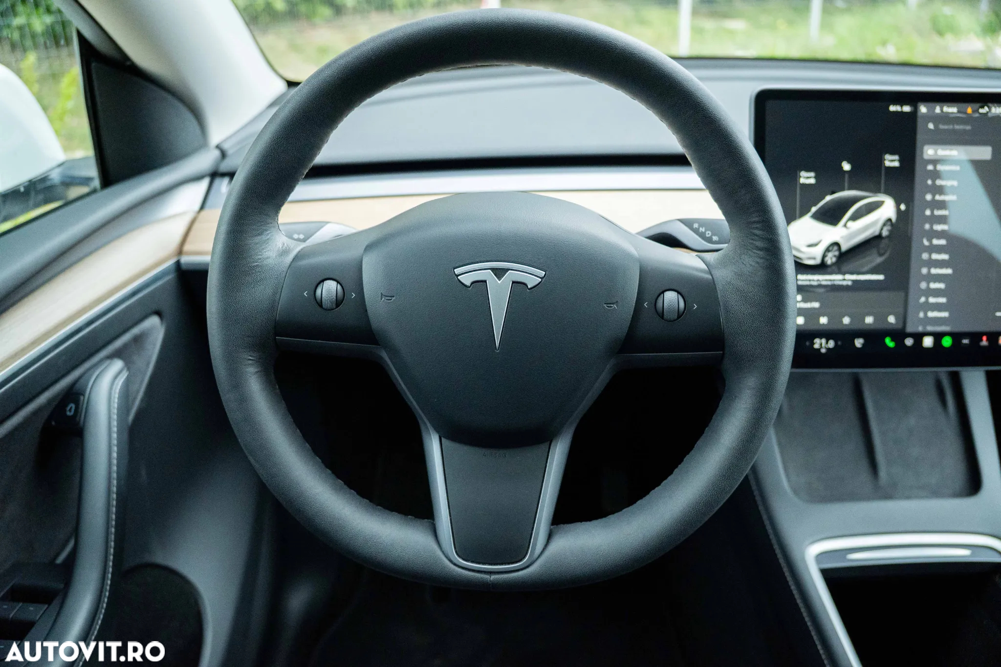 Tesla Model Y Long Range Dual Motor AWD - 16