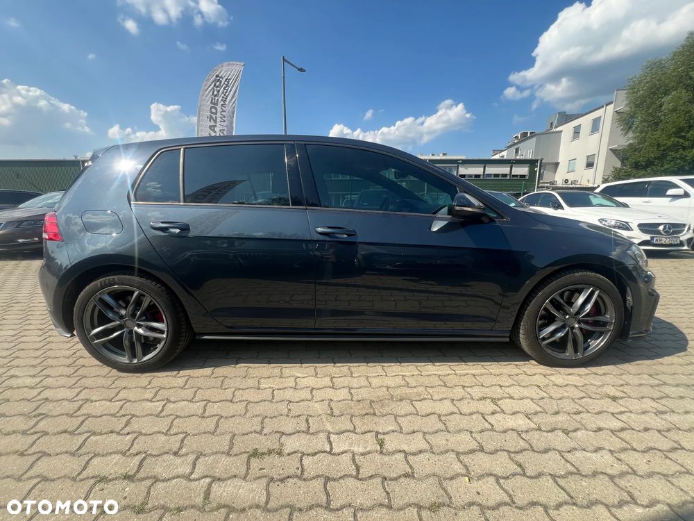 Volkswagen Golf - 10