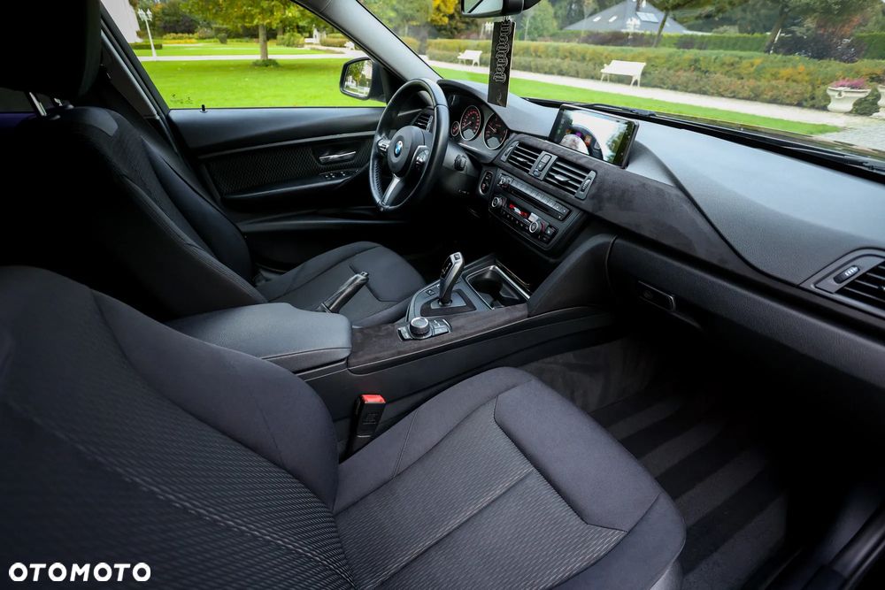 BMW Seria 3 320d Touring Sport-Aut Sport Line - 27