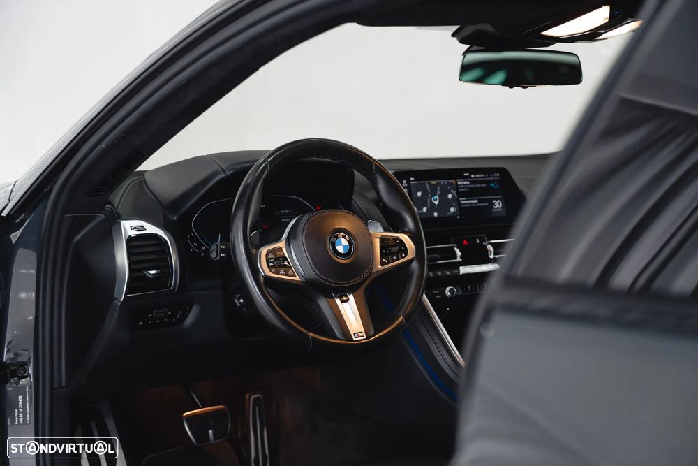 BMW M850i xDrive - 25