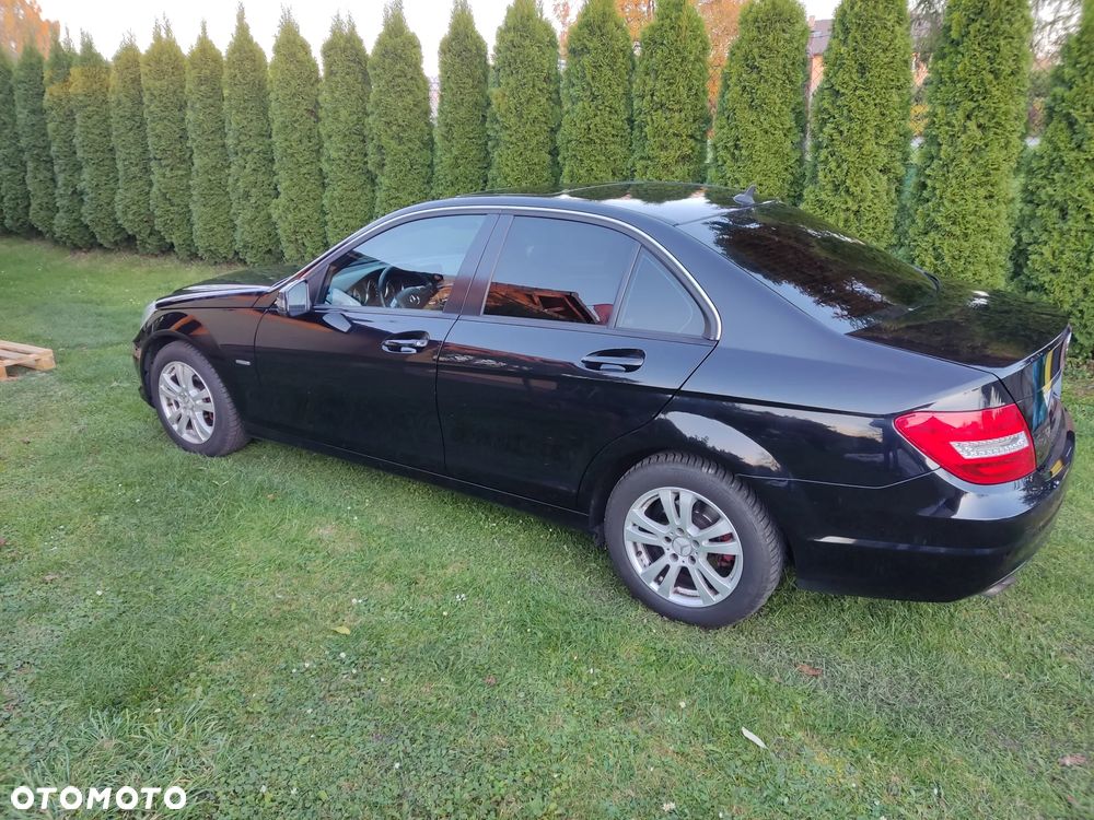 Mercedes-Benz Klasa C 180 CGI BlueEff Avantgarde - 8