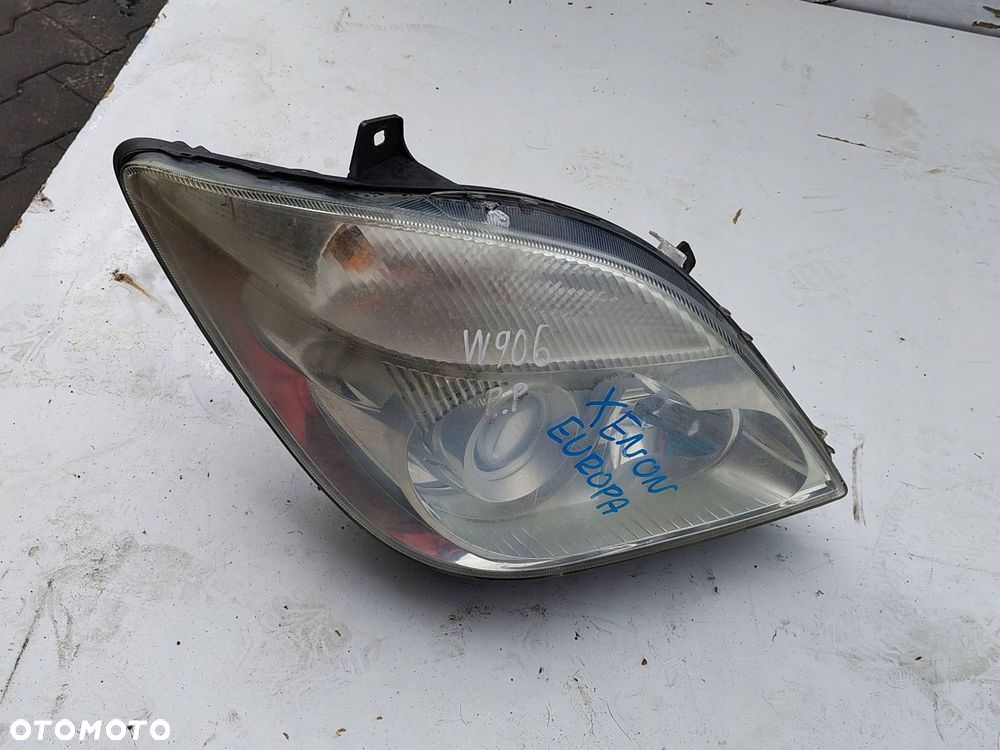 LAMPA PRAWY PRZÓD XENON EUROPA MERCEDES SPRINTER W906 - 1