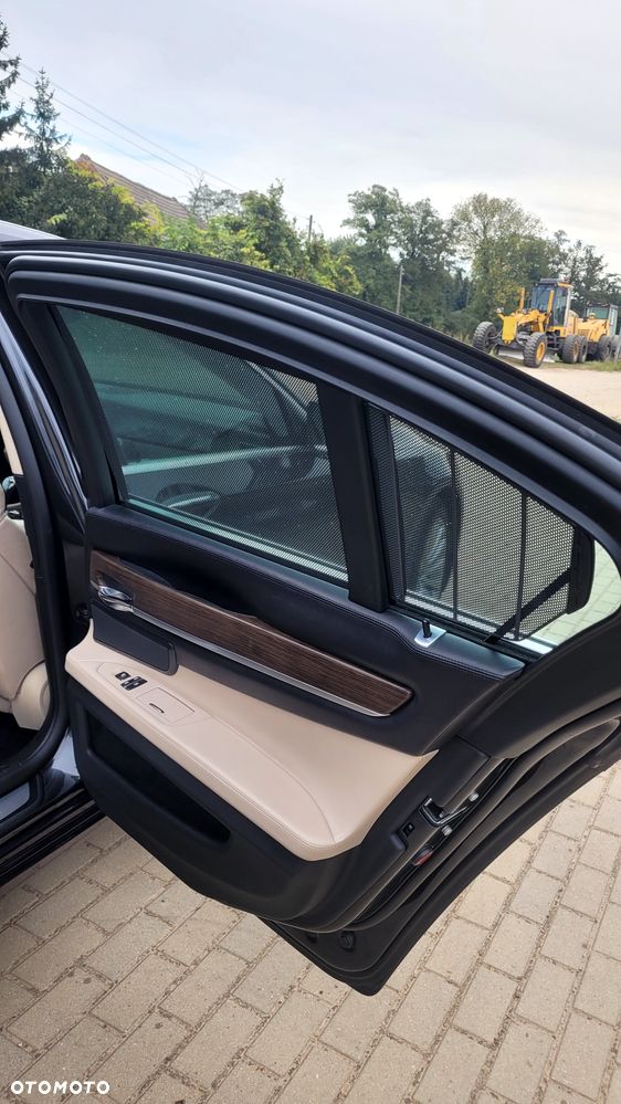 BMW Seria 7 740d xDrive - 13