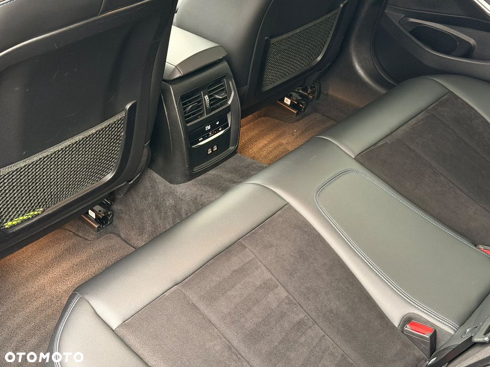 BMW Seria 3 320d M Sport - 9
