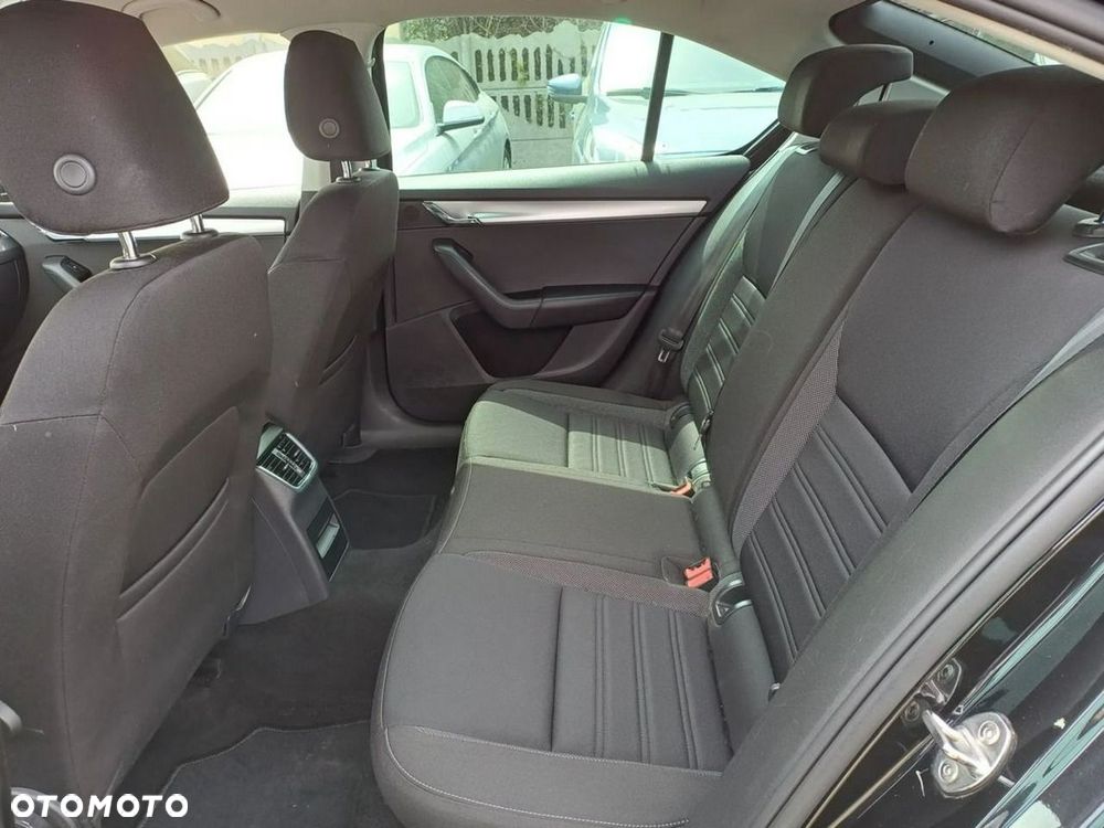 Skoda Octavia 1.6 TDI DSG Clever - 17