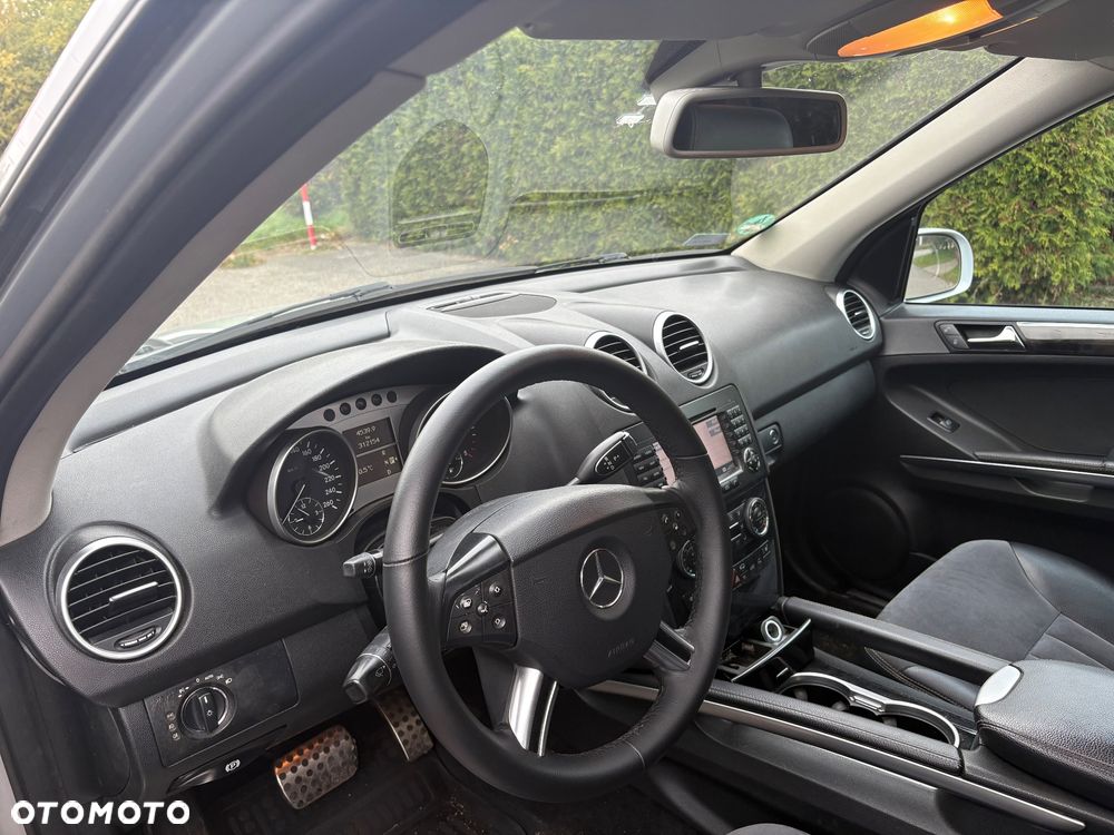 Mercedes-Benz ML - 11