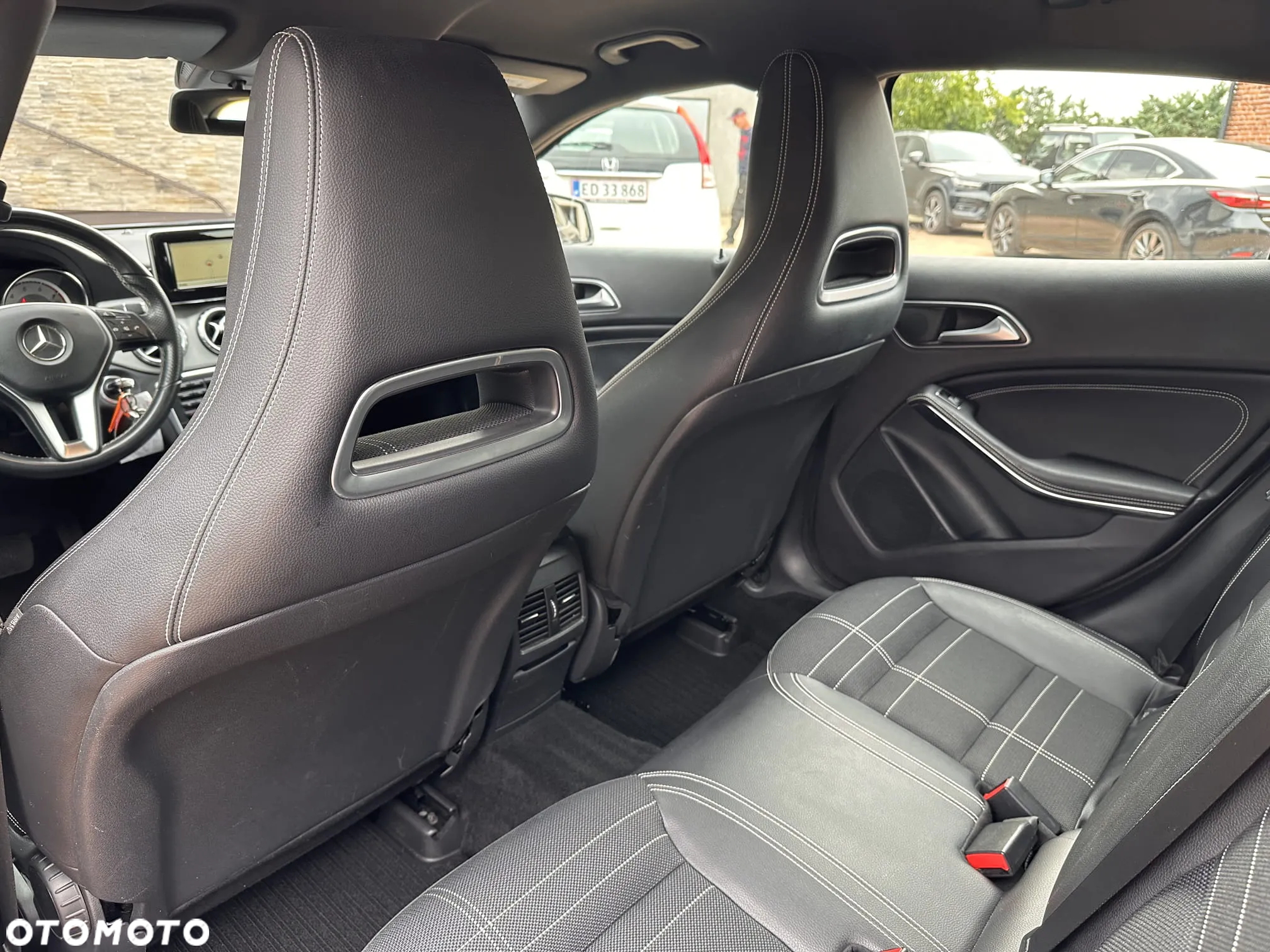 Mercedes-Benz GLA 200 7G-DCT - 13