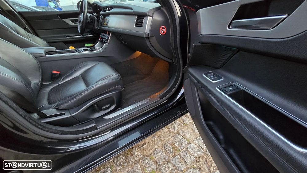 Jaguar XF 2.0 D Prestige Aut. - 38