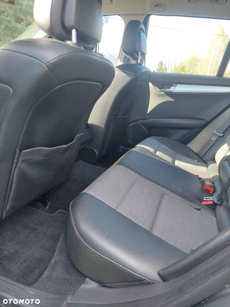 Mercedes-Benz Klasa C 180 CGI BlueEFFICIENCY Avantgarde - 14