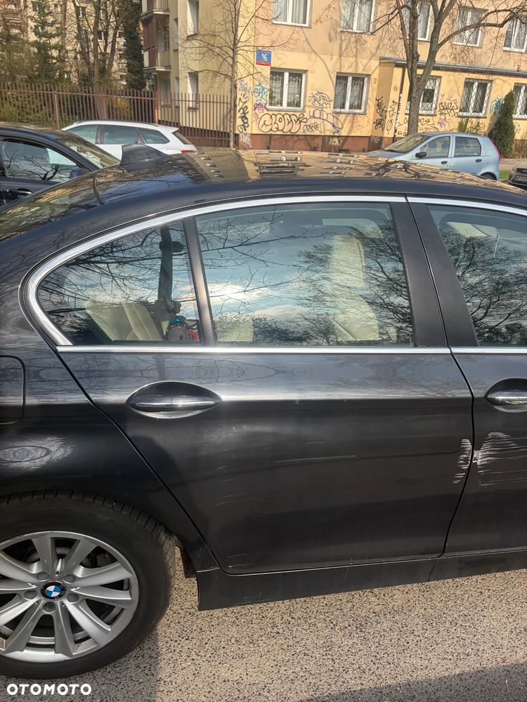 BMW Seria 5 525d xDrive - 9