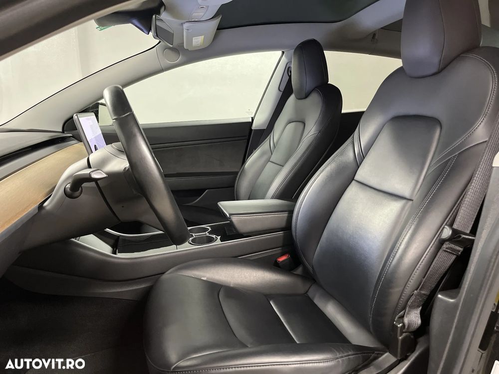 Tesla Model 3 - 11