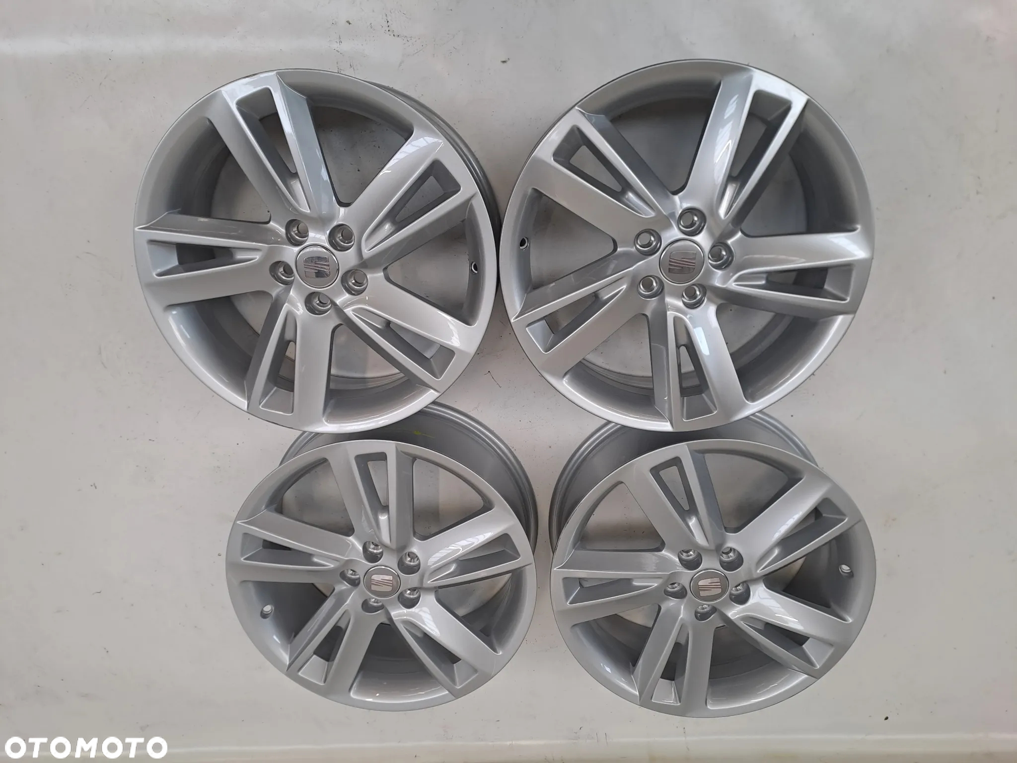 FELGI ALUMINIOWE 5x100 6.5Jx17 CALI ET48 6F9601025 SEAT ARONA IBIZA AUDI SEAT SKODA VW DEMO Komplet - 2