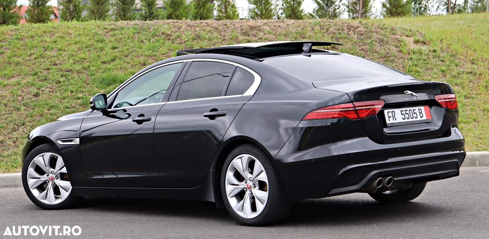 Jaguar XE D200 RWD MHEV R-Dynamic HSE - 9