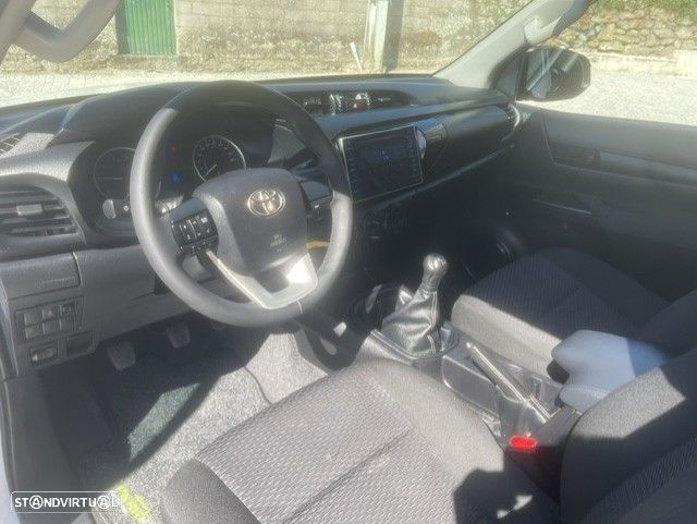 Toyota Hilux - 5