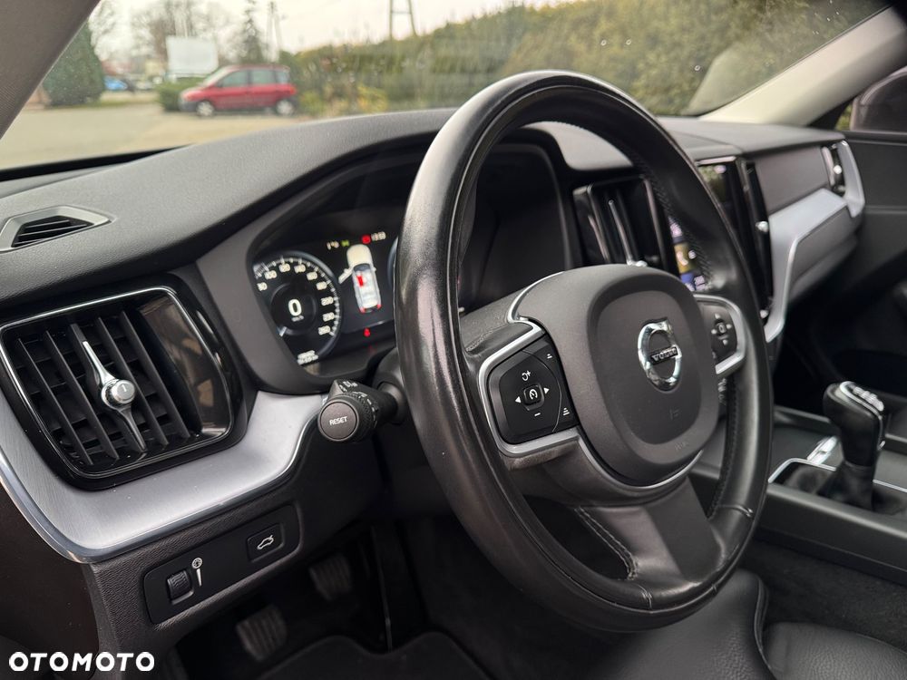 Volvo XC 60 D3 Momentum Pro - 5