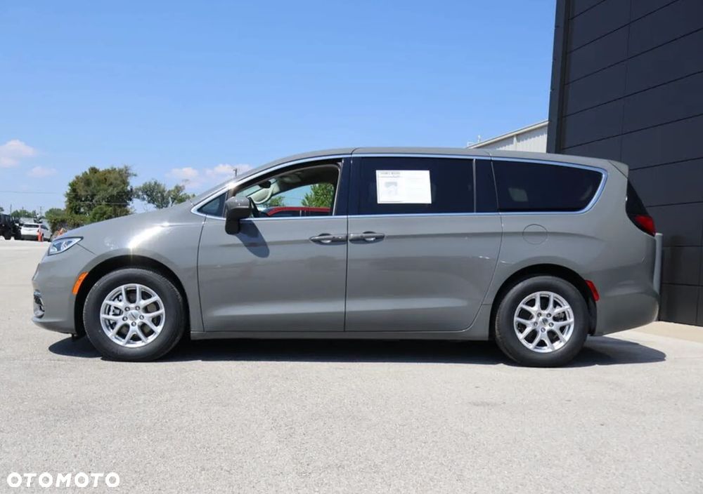 Chrysler Pacifica - 2