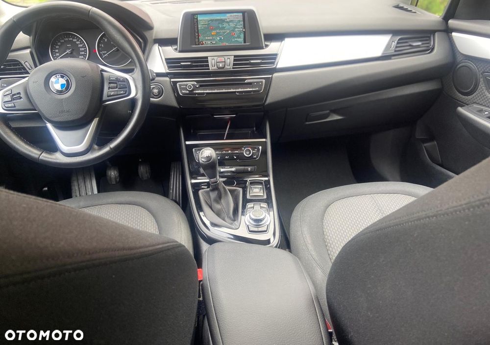 BMW Seria 2 218i - 11