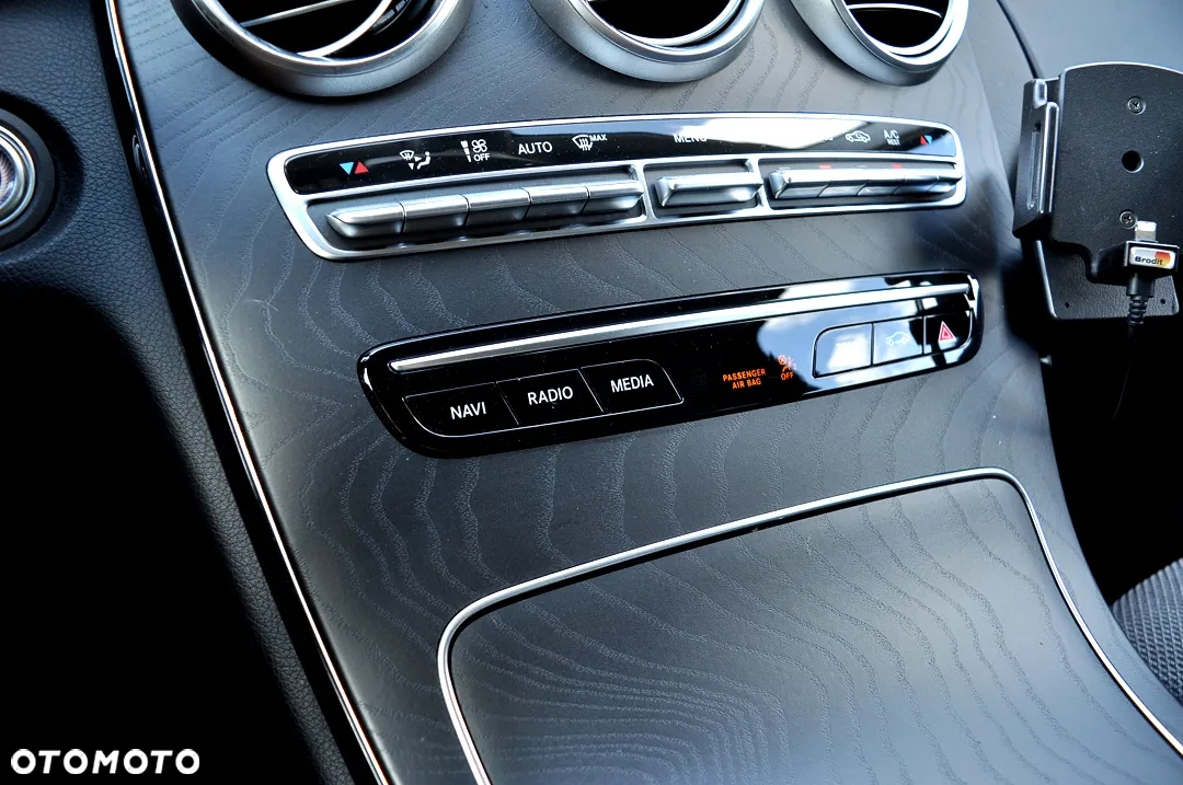 Mercedes-Benz Klasa C 220 d T 9G-TRONIC AMG Line - 32