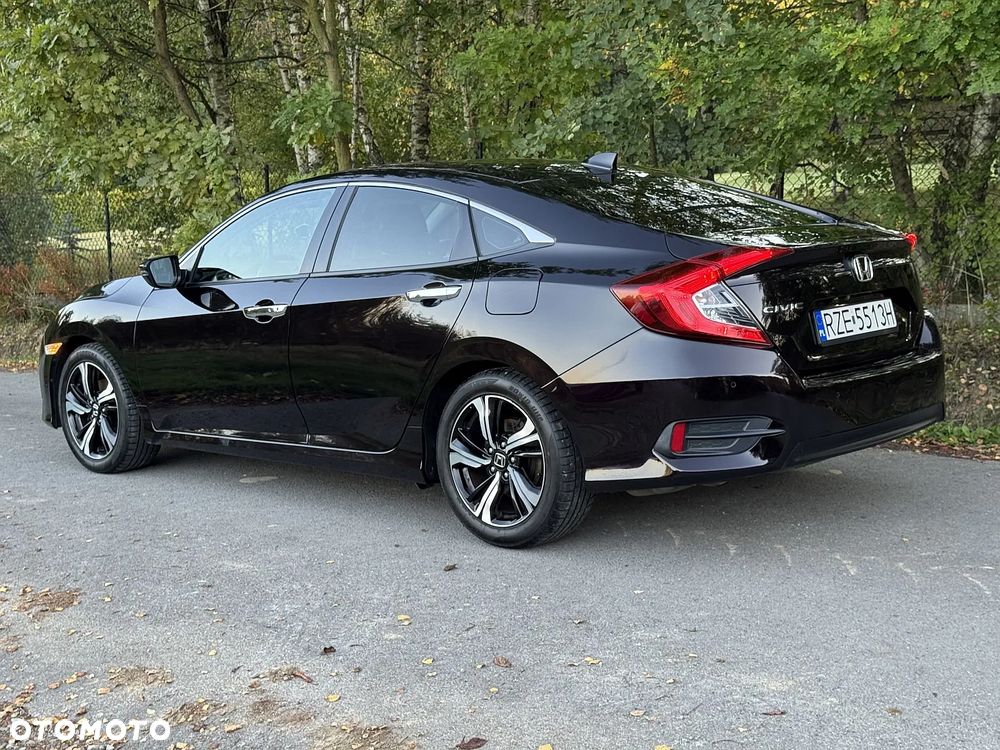 Honda Civic 1.5 T Executive - 12