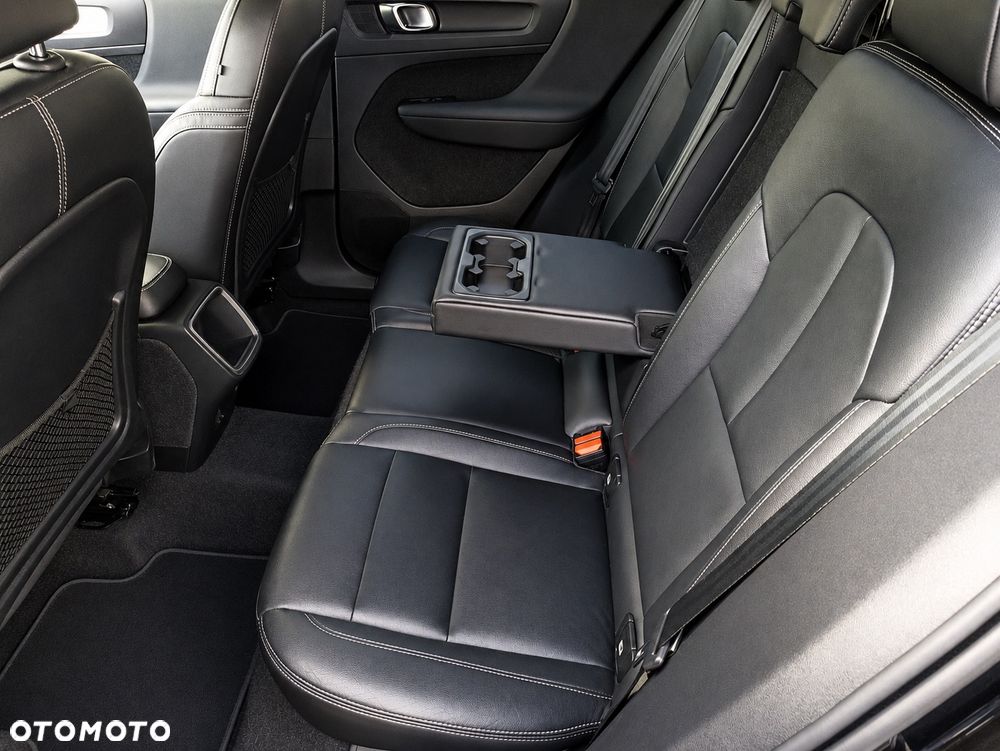 Volvo XC 40 T3 Momentum Pro - 35