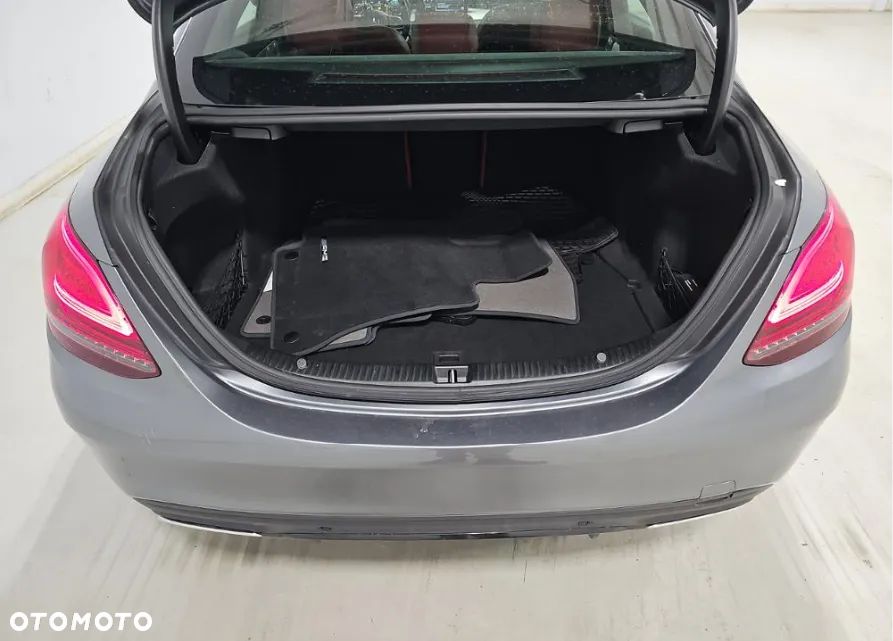 Mercedes-Benz Klasa C 300 4Matic 9G-TRONIC AMG Line - 12
