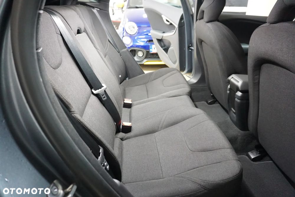 Volvo V40 D2 Kinetic - 22