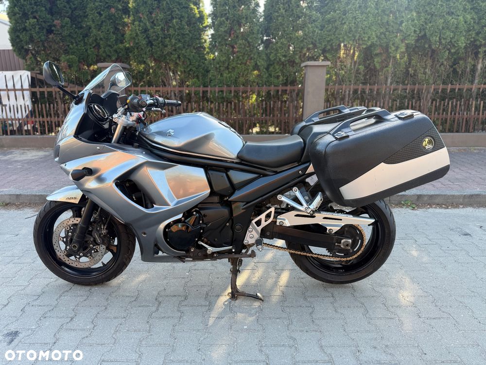 Suzuki GSX - 17