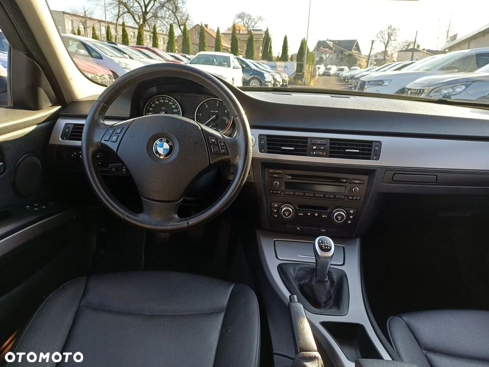 BMW Seria 3 318d - 23