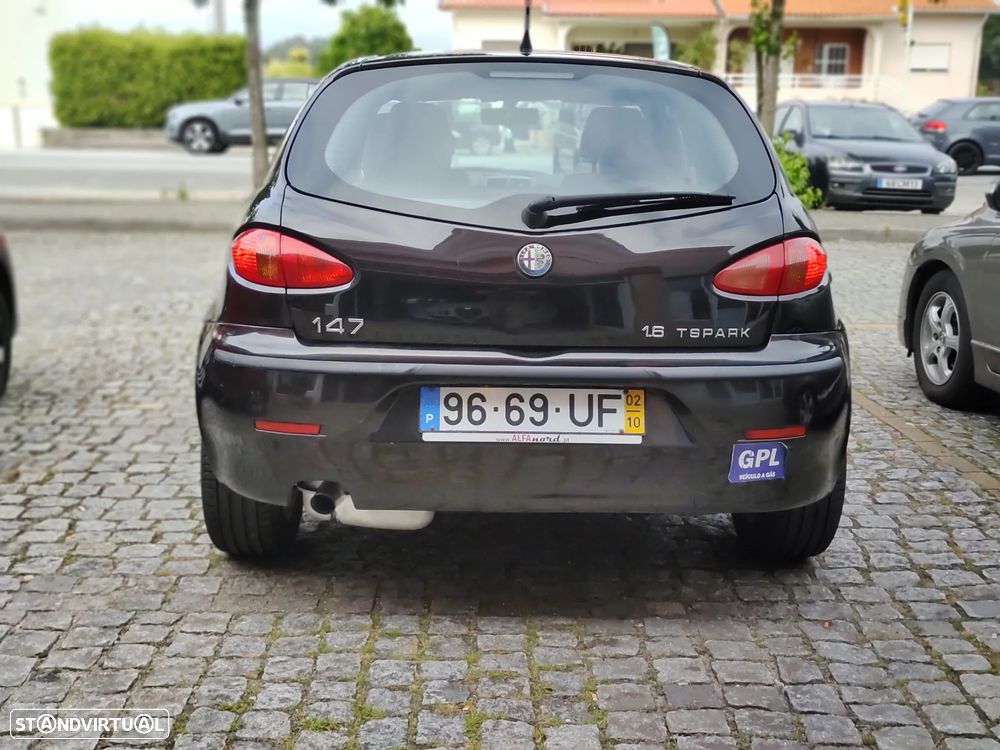Alfa Romeo 147 1.6 TS Distinctive - 8