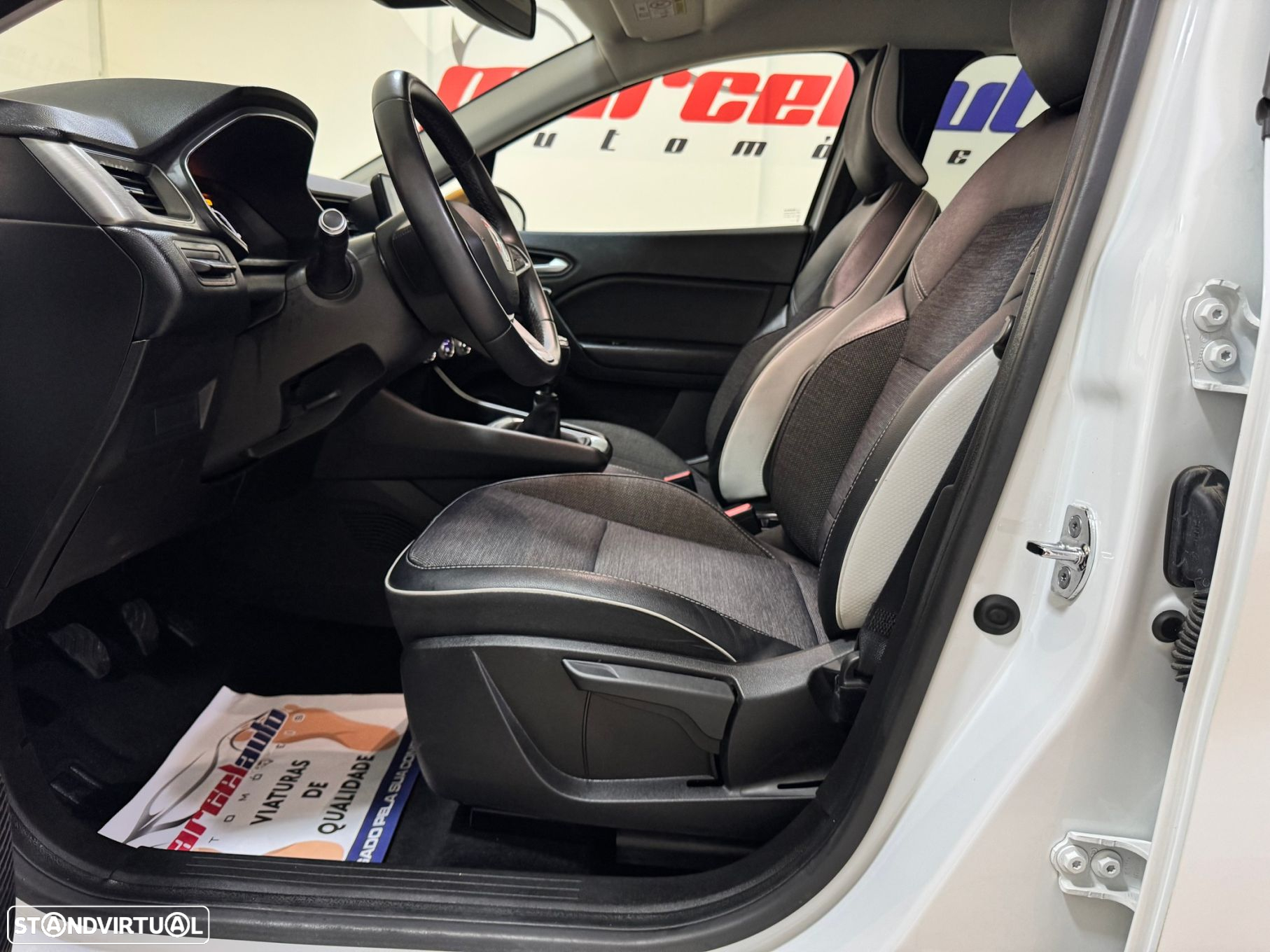 Renault Captur 1.0 TCe Exclusive - 19