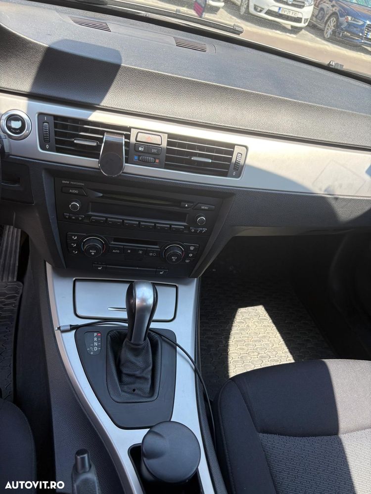 BMW Seria 3 320i Aut. - 6