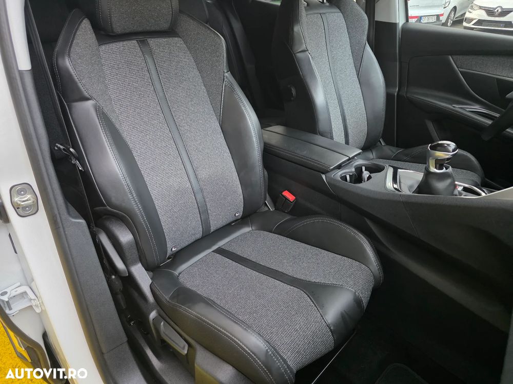 Peugeot 3008 1.2 PureTech S&S BVM6 Allure - 13