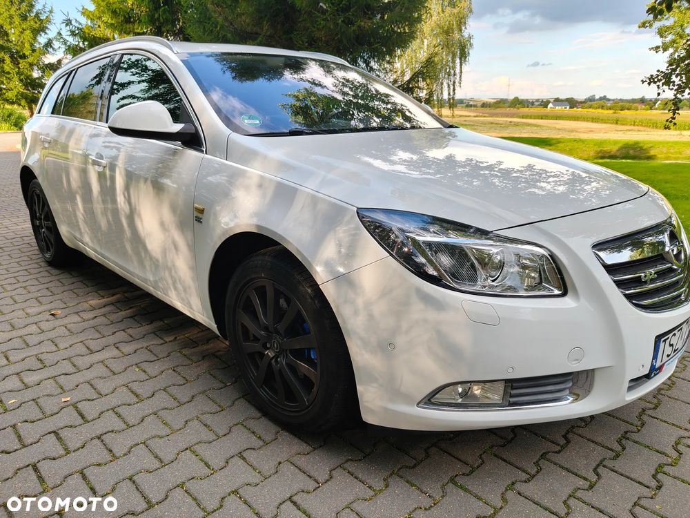 Opel Insignia 2.0 T SportsTourer 4x4 ecoFLEX Start/Stop Design Edition - 2
