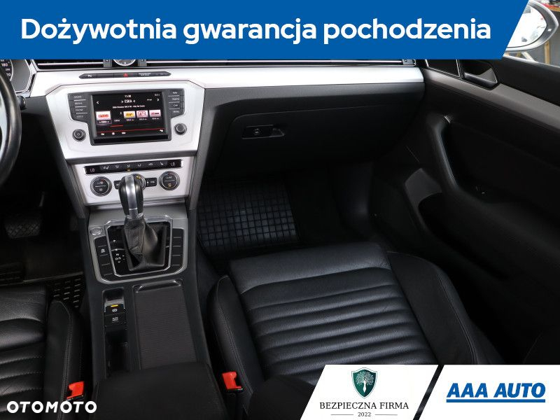 Volkswagen Passat - 9