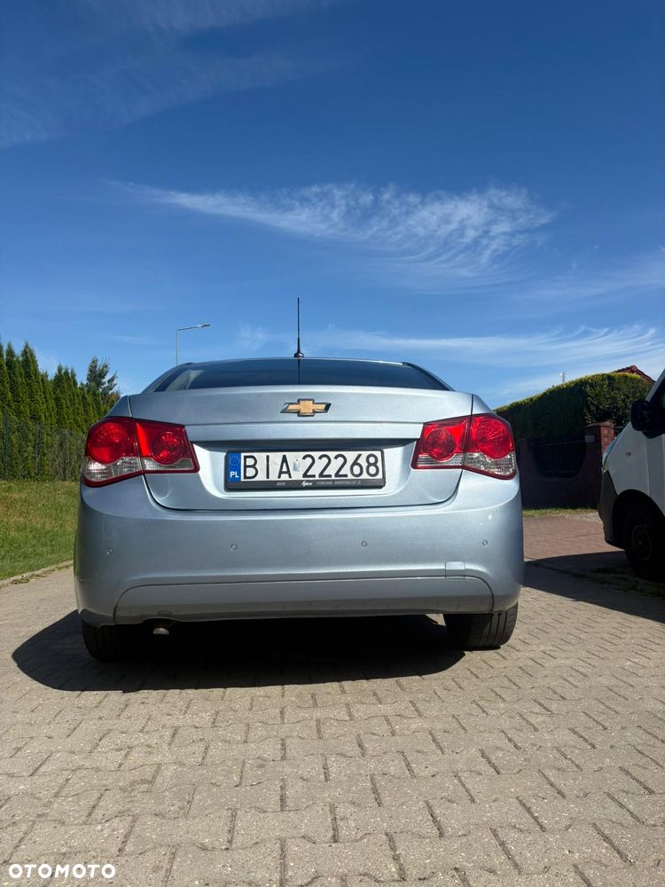 Chevrolet Cruze - 12