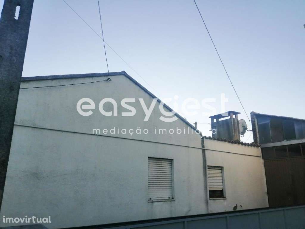 Moradia para reconstrução, com terreno, junto ao Retail p. de Taveiro - Grande imagem: 3/18