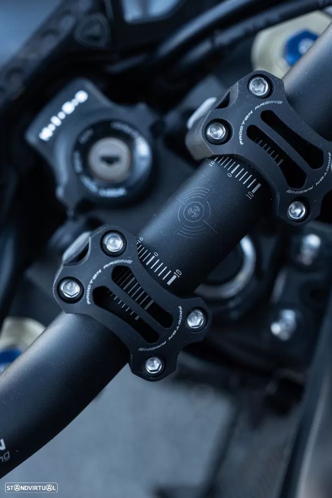 Honda CB CB1000R - 15